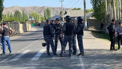 К границе Таджикистана и Киргизии стягивают войска: есть погибший