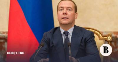 Медведев заявил о движении мира к четырехдневной рабочей неделе