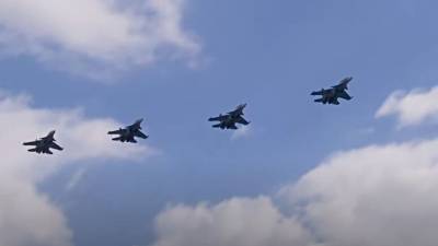 Военные ЗВО провели репетицию авиапарада ко Дню Победы в Калининграде