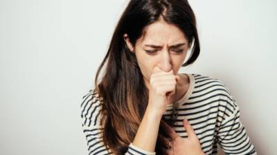 Новая болезнь в Израиле: у тысяч людей кашель. Как с ним справиться