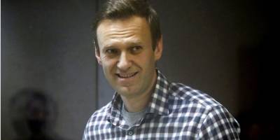 «Не знаю, как жить». В России пенсионера оштрафовали на полмиллиона рублей за акцию в поддержку Навального
