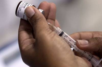 Врач-инфекционист считает, что нельзя делать прививки от коронавируса в поликлиниках