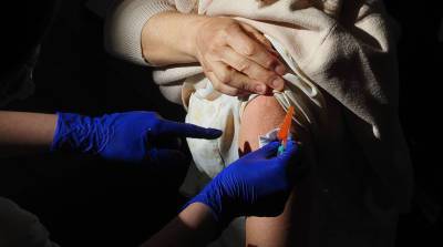 В Великобритании более 40 привитых вакциной от AstraZeneca умерли из-за тромбов
