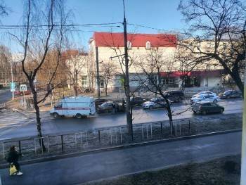 На улице Горького в Вологде встречную полосу не поделили два "корейца"