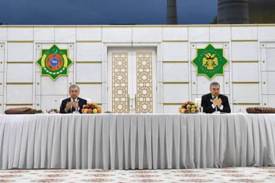 Президент Узбекистана принял участие в поминках отца Бердымухамедова (фото)