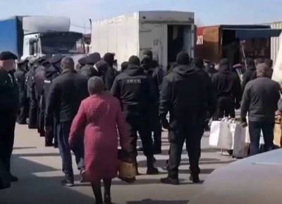 Закрытие рынков под Ростовом спровоцировало стычку между полицейскими и рабочими