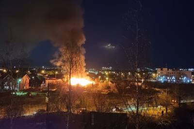Сильный пожар в Твери: сгорел дом волонтера инициативной группы
