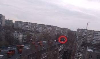 Подростки на крыше пятиэтажки в Череповце навели суету в соцсетях