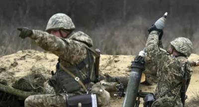 Гибридная армия РФ на Донбассе атаковала ВСУ: после длительного боя начался пожар — горел украинский ВОП