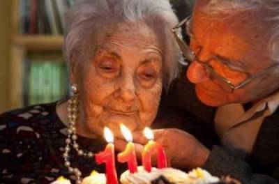 Ученые научились определять долгожителей по дате рождения