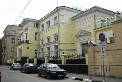 Возле посольства Таджикистана в Москве задержали 100 протестующих