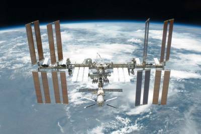 Российский космонавт замазал герметиком места утечки воздуха на МКС