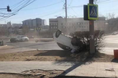 «ДТП с колоссальным ущербом»: в Улан-Удэ «Тойота» перевернулась на крышу