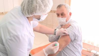 Президент РАН рассказал о важности вакцинации от COVID-19 для пожилых