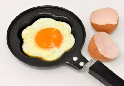 Врач-диетолог назвал самый опасный способ приготовления яиц