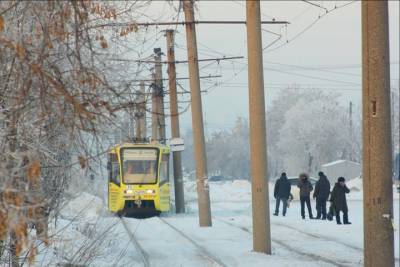 В Омске трамвай без предупреждения высадил пассажиров, не доехав до конечной