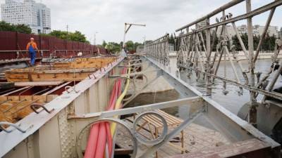 Затор льда на реке стал причиной обрушения моста в Приморье