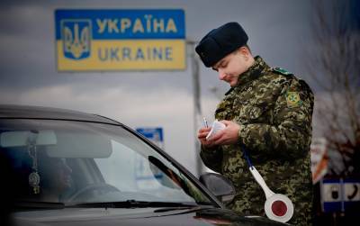 Более 100 украинских таможенников отстранили от работы из-за коррупции