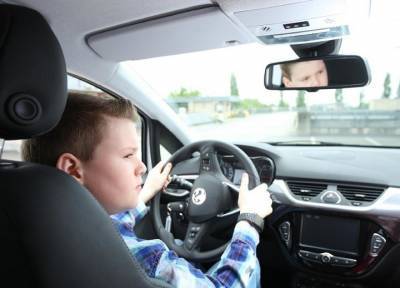 Водительские права в России начнут выдавать 16-летним автомобилистам