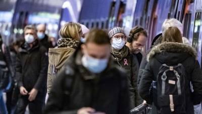 Сбербанк анонсировал третью волну коронавируса в России