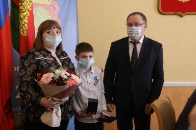 Липецкие школьники получили награды за мужество, проявленное на пожарах