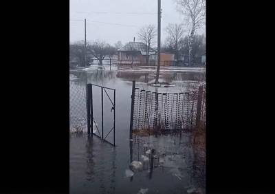 Опубликовано видео из затопленного села в Рязанской области