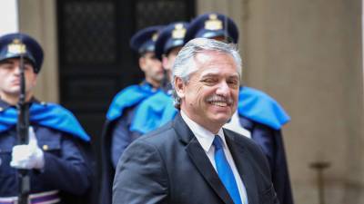 Президент Аргентины сообщил о положительном результате теста на COVID-19