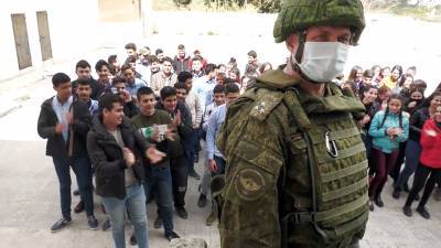 Российские военные доставили генераторы в школы сирийской Латакии