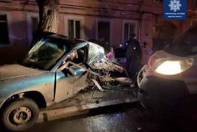 В Одессе столкнулись легковушка и "скорая", пострадал человек