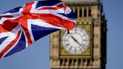 Великобритания готовит сценарий открытия границ для туристов летом