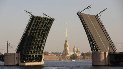 Мосты Петербурга подготовили к сезону навигации