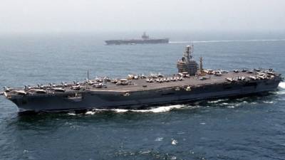 Атомный авианосец ВМС США начал движение к Персидскому заливу через Красное море