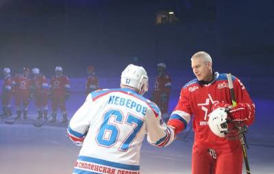 Министр спорта России сыграл в хоккей со смоленскими спортсменами