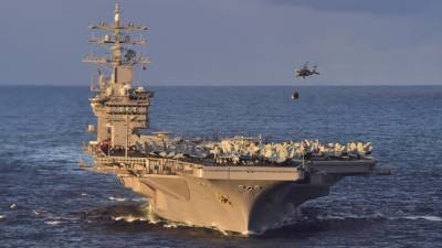 Американский авианосец Dwight Eisenhower направляется в Персидский залив