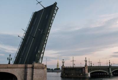 Развод мостов и навигация начнутся в Петербурге в ночь на 10 апреля