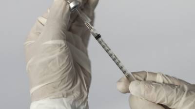 Семь жителей Великобритании умерли из-за тромбов после вакцины AstraZeneca