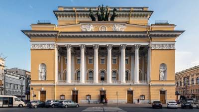 Сахалинский автолюбитель извинился перед жителями Петербурга за дрифт около театра