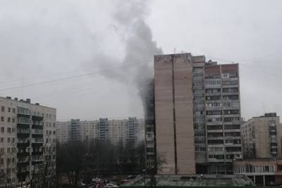 Более десяти человек было эвакуировано из-за пожара на севере Петербурга