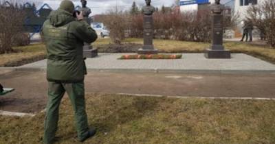 СК проверит инцидент с осквернением памятника в Псковской области