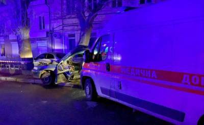 Авария скорой и легковушки в Одессе: водитель спецтранспорта вероятно заснул за рулем