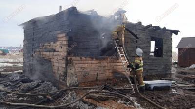 При тушении пожара в Башкирии нашли тела мальчика и женщины, второй ребенок в больнице