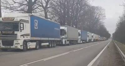 Очередь грузовиков на литовской границе сняли на видео