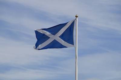 Власти Шотландии отменили режим самоизоляции для местных жителей и мира