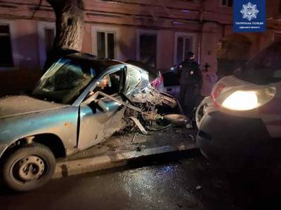 В Одессе водитель «скорой» уснул за рулем и врезался в авто