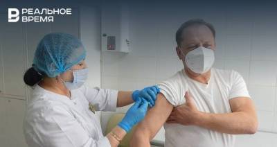 Мэр Нижнекамска привился вторым компонентом вакцины от COVID-19