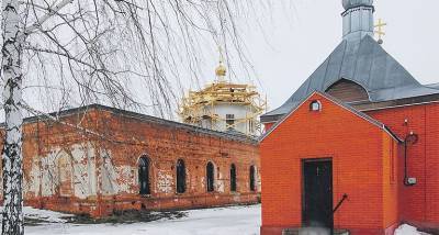 Липецкие казаки восстанавливают уникальные витражи Казанского храма
