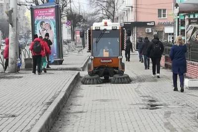 После жалоб рязанцев убрали снег и наледь на улице Карла Маркса