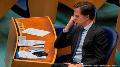 Парламент Нидерландов не смог вынести вотум недоверия Марку Рютте