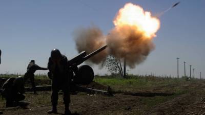 Боевики на Донбассе палят сразу из трех пушек: видео