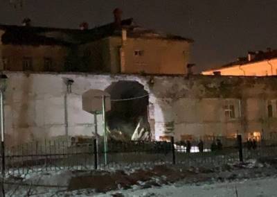 В Междуреченске обрушилась стена школы: видео